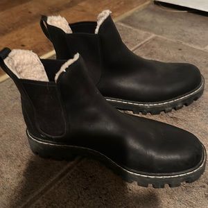 Unisex Roots Chelsa Boot. Brand New.. Never worn. Black size10
